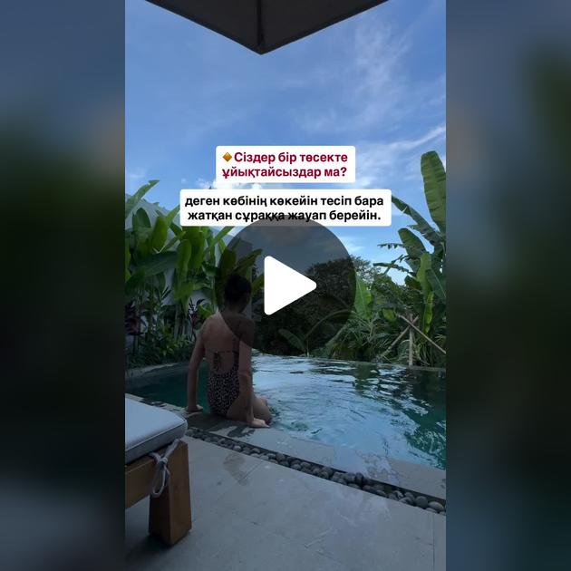 Жағажайда күнге күйіп жатқан сексуалды қыздар Жағажайда күнге күйіп жатқан сексуалды қыздар